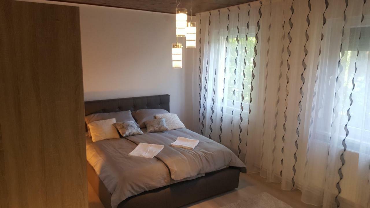 Gutenberg Utca Apartman Сегед Екстер'єр фото